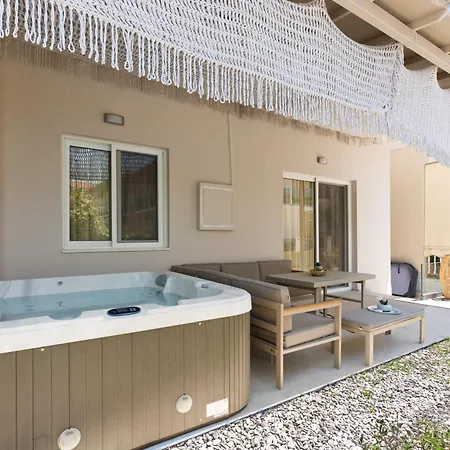 Luxury Jacuzzi - Luxury Living *